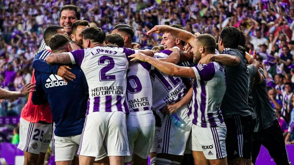 Valladolid celebrando jugar de nuevo en la Primera División 