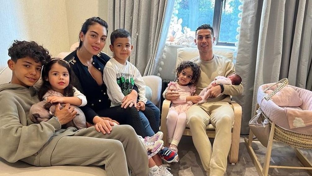 Cristiano Ronaldo junto a toda su familia