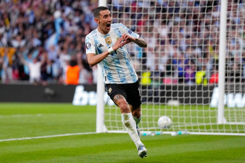 Ángel Di María festejando un gol con Argentina