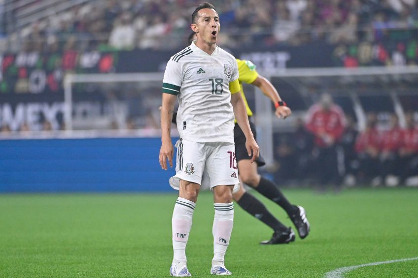 Andrés Guardado durante un partido de México