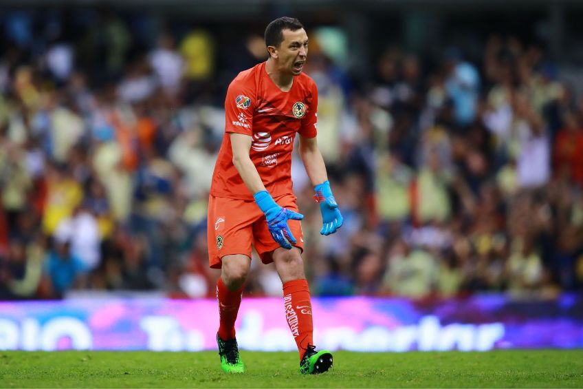 Agustín Marchesín durante un partido del América