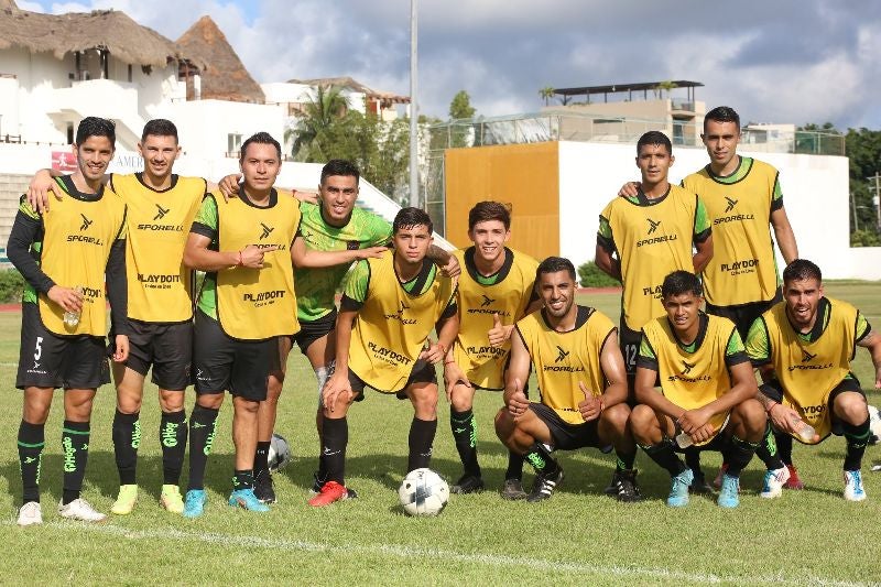 Jugadores de Bravos FC en pretemporada