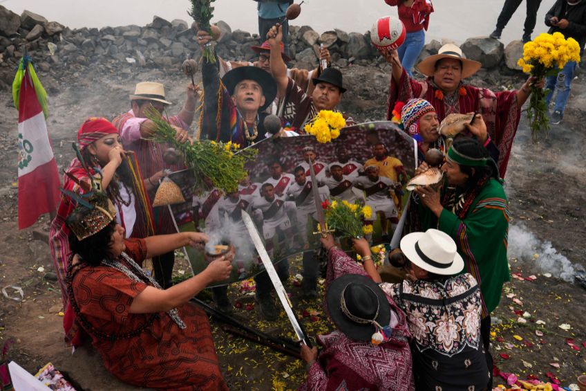 Chamanes de Perú durante sus rituales