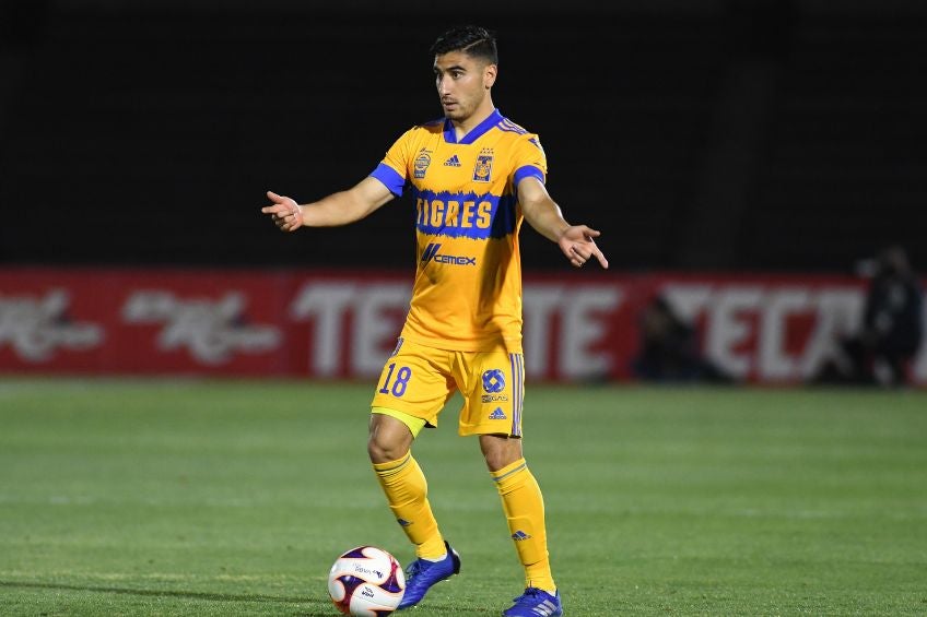 Aldo Cruz durante un partido de Tigres