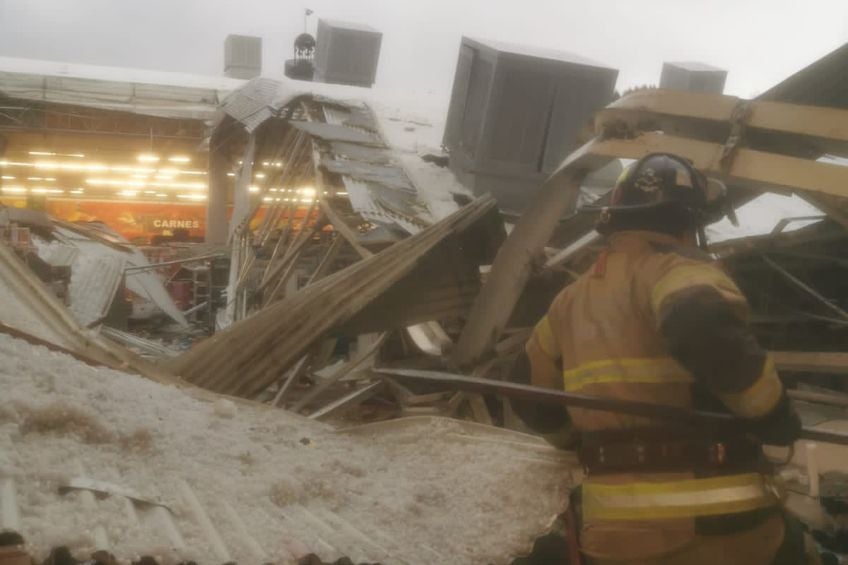 Techo del supermercado tras las fuertes lluvias