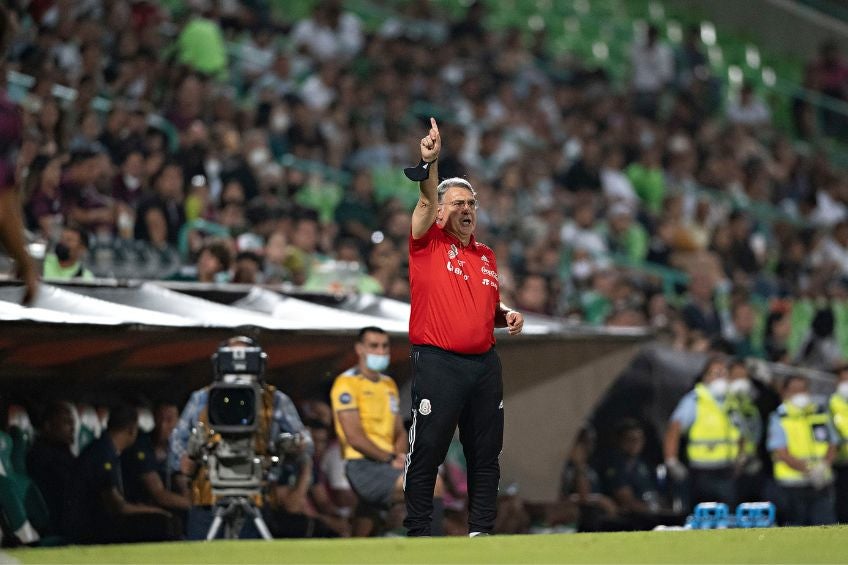 Gerardo Martino dirigiendo a México