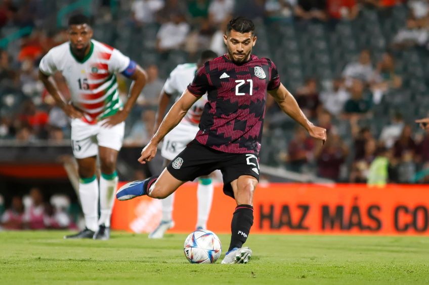 Henry Martín durante un partido de la Selección Mexicana