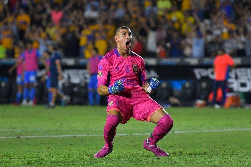 Nahuel celebrando un gol de Tigres