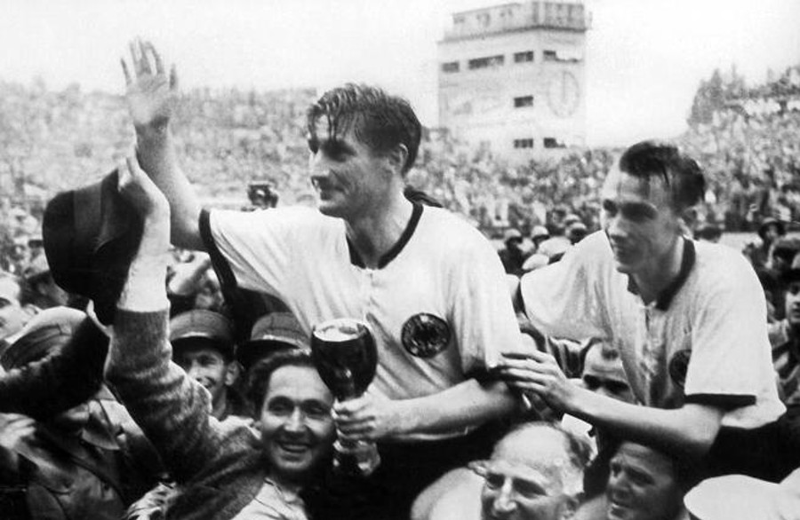Alemania celebra título en Suiza 1954