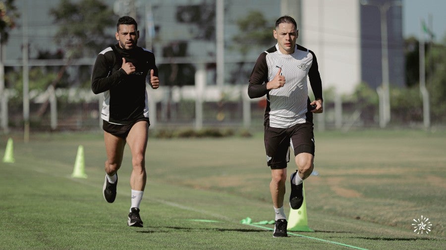 Pablo Aguilar en un entrenamiento con Libertad