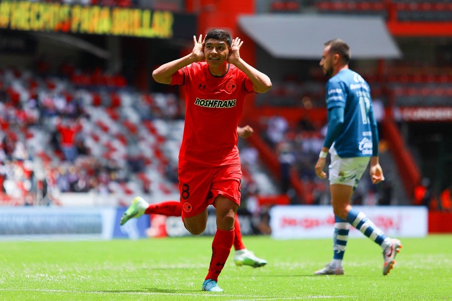 Kevin Castañeda durante un partido con Toluca