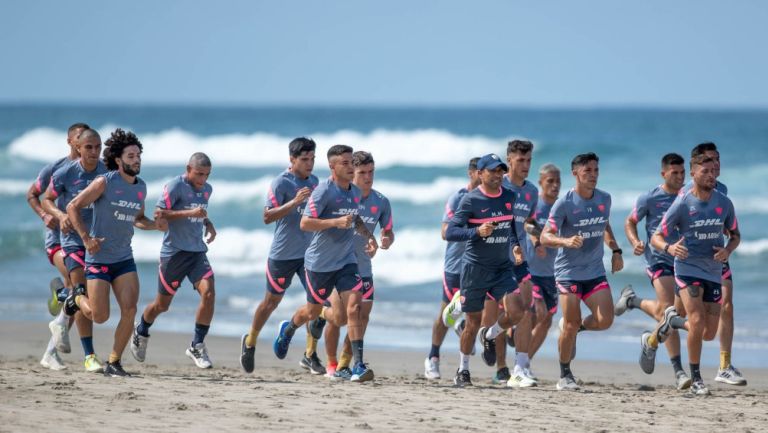 Pumas durante la pretemporada en Acapulco