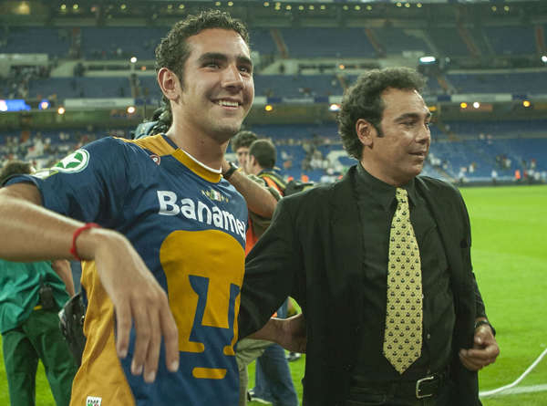 Hugo Sánchez junto a su hijo