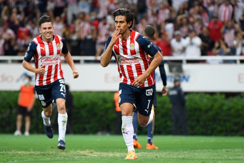 José Juan Macías jugando con Chivas