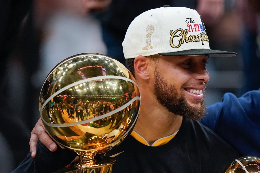 Stephen Curry se llevó el MVP de Las Finales