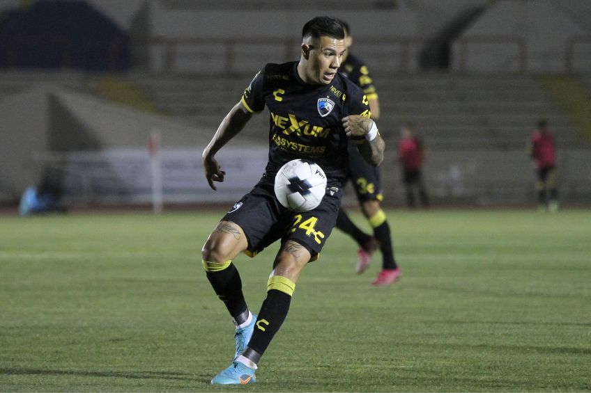 Brayton Vázquez durante un partido de Tampico Madero