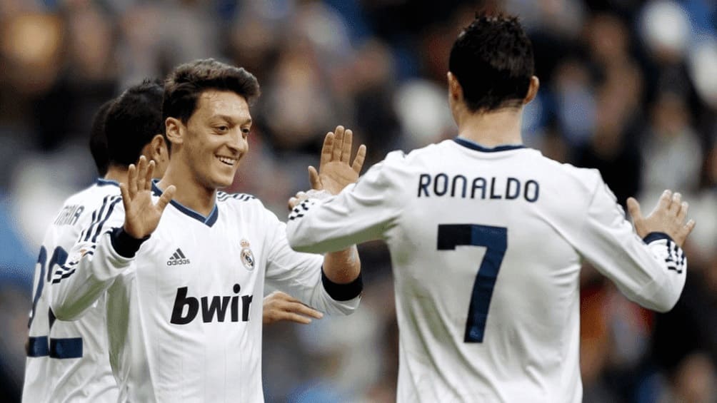 Mesut Özil  coincidió con Cristiano Ronaldo en el Real Madrid