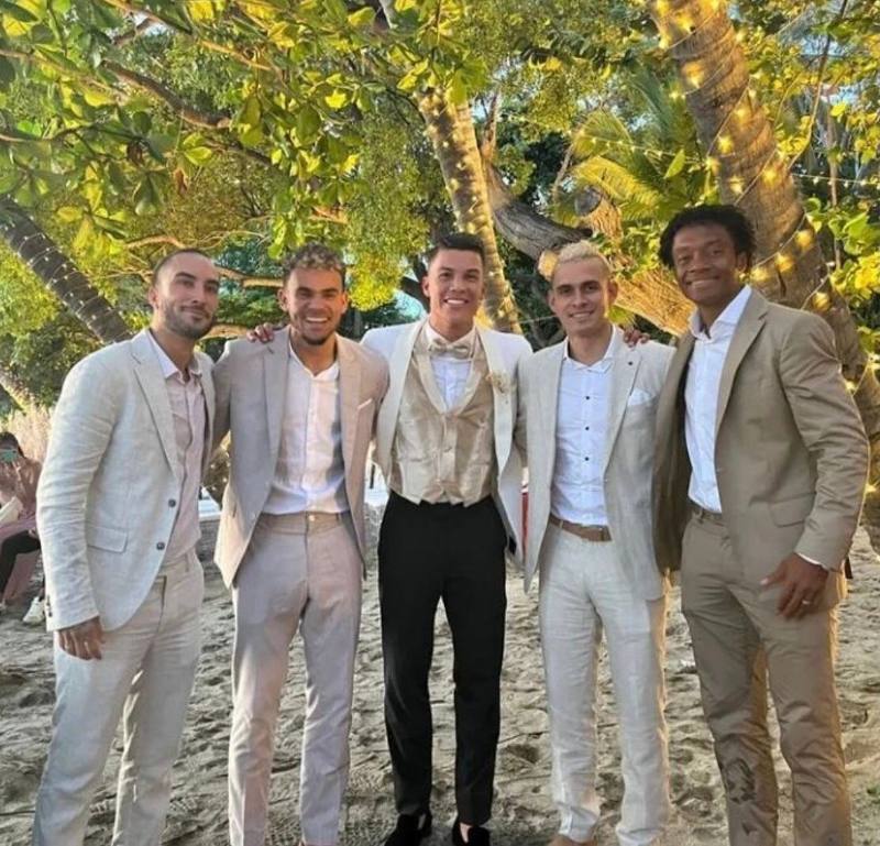 Jugadores en boda de Uribe