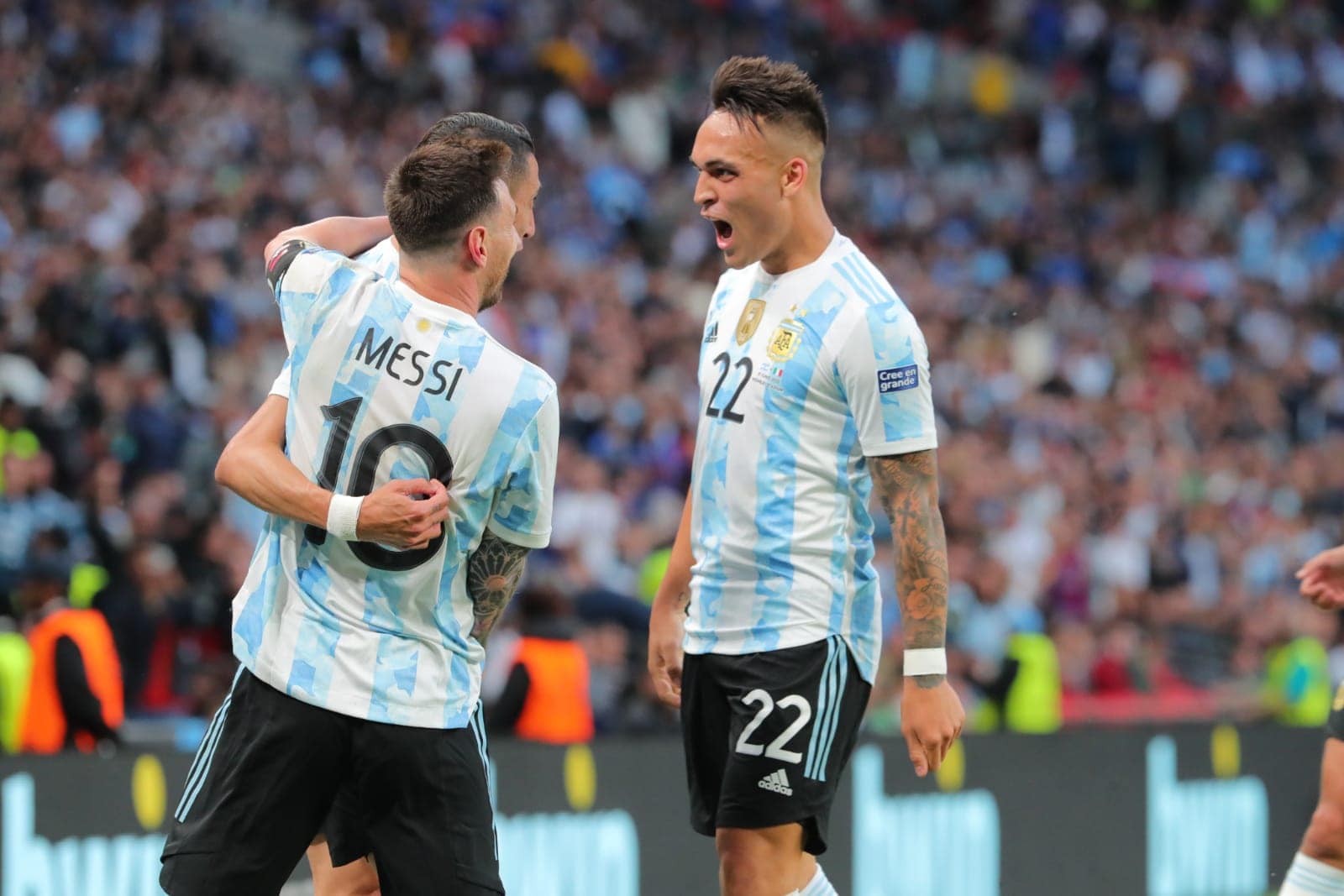 Lautaro Martínez together with Messi in the Argentine National Team