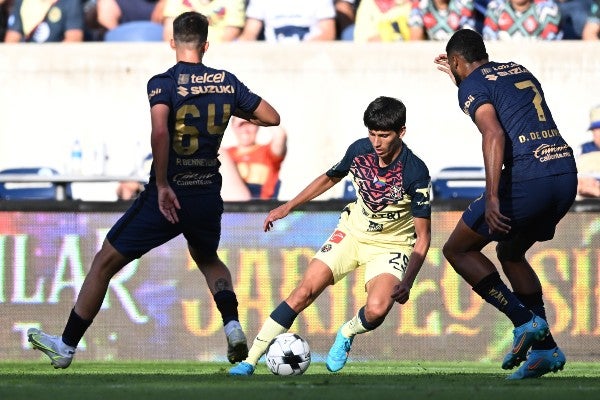 Jürgen Damm con América en la pretemporada ante Pumas