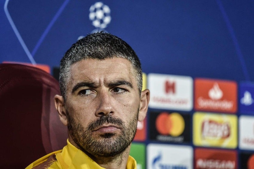 Kolarov anunció su retiro del futbol profesional