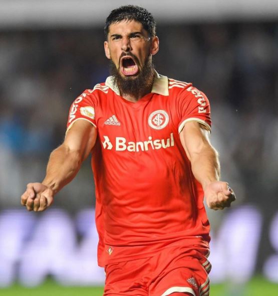 Bruno Méndez en festejo de gol