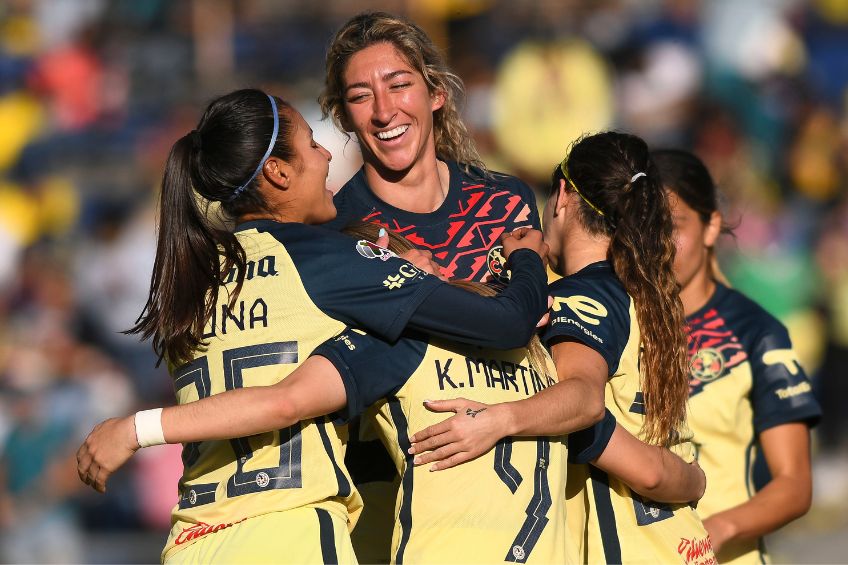 Jugadoras de América Femenil festejando un gol