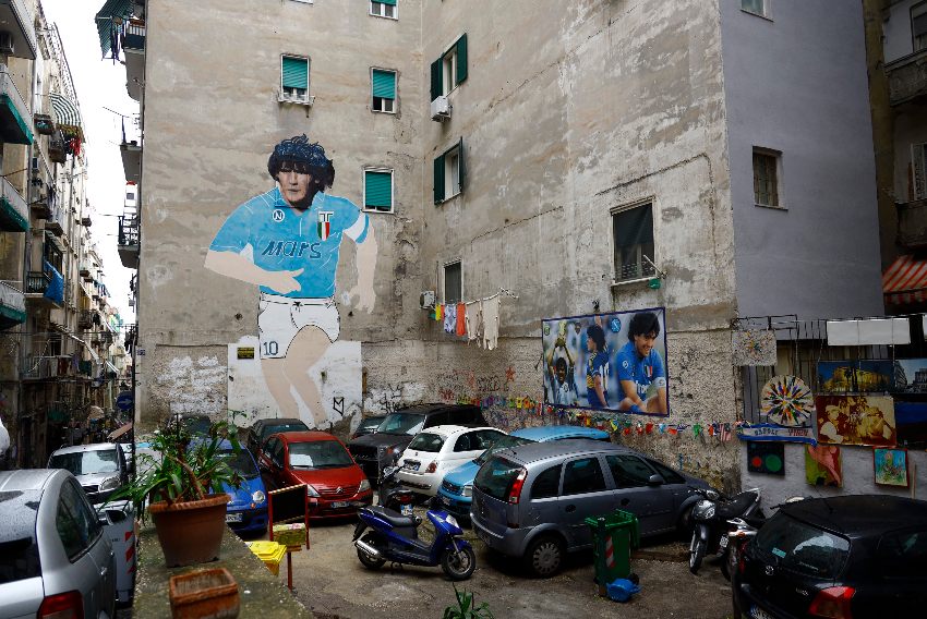 Homenaje a Maradona en Italia