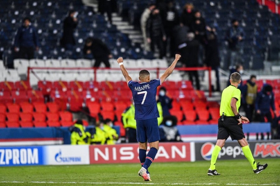 Kylian Mbappé durante un partido con el PSG