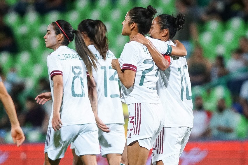 Selección Mexicana Femenil celebrando un gol