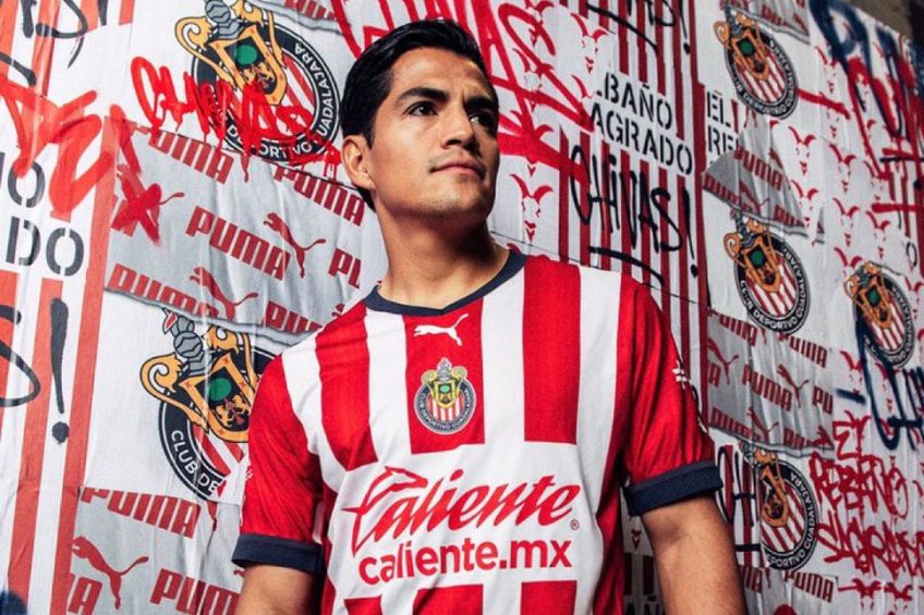 Uniforme de local de Chivas