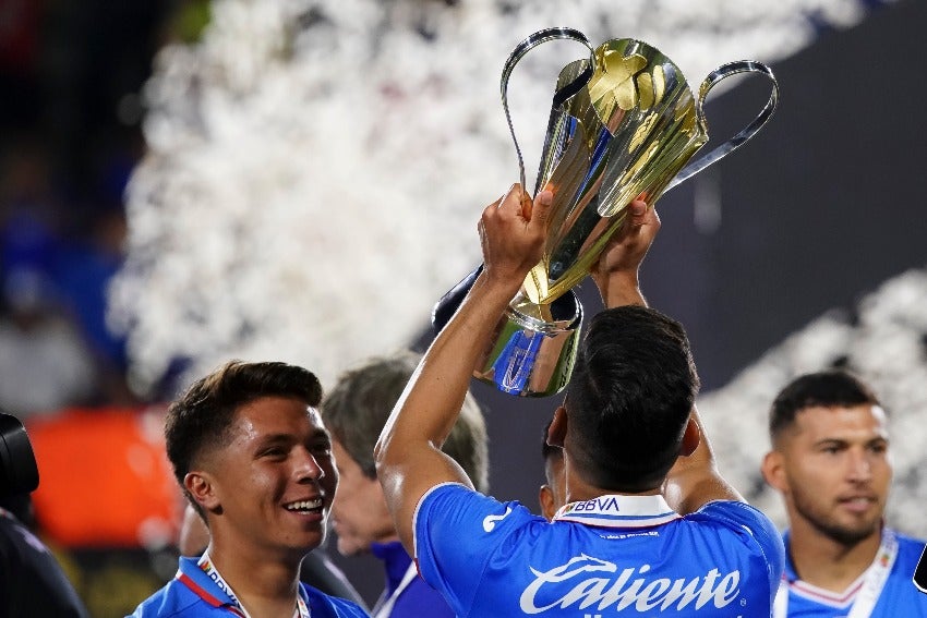 Cruz Azul celebrando el título de la Supercopa de la Liga MX