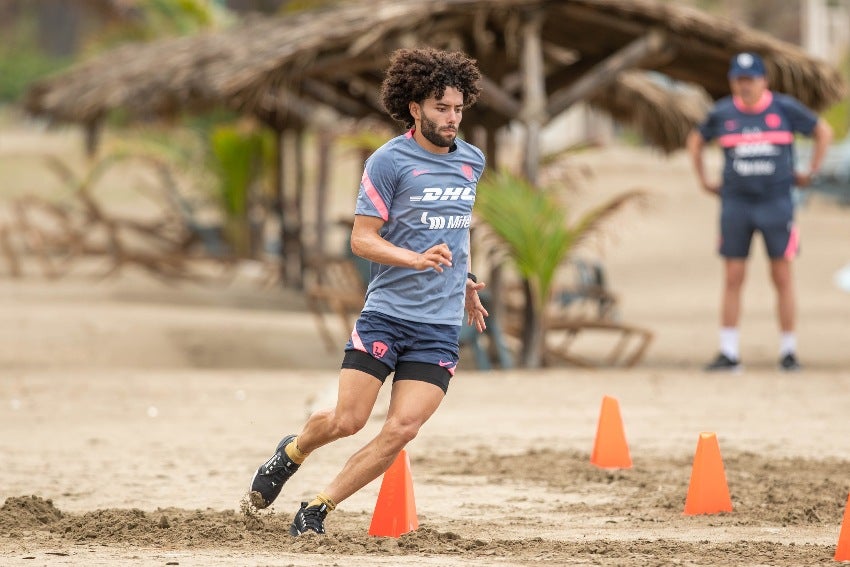 Chino Huerta en pretemporada con Pumas