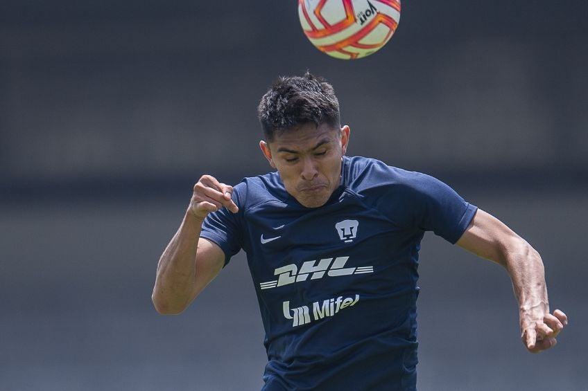 Ricardo Galindo entrenando con Pumas