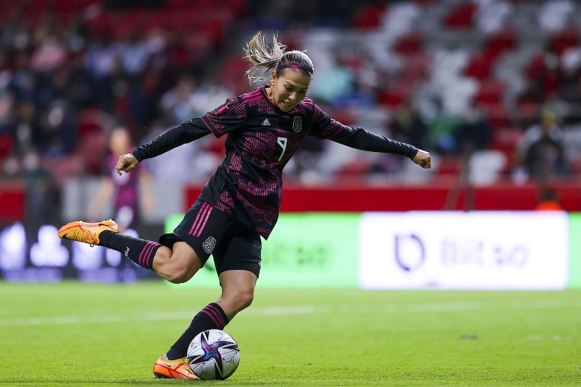 Alicia Cervantes durante un partido de México