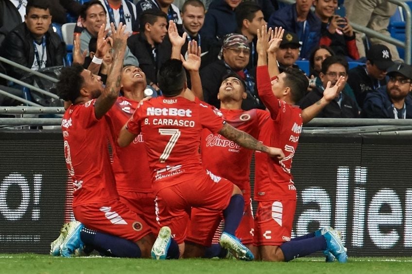 Jugadores de Veracruz festejando un gol