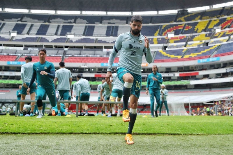 Néstor Araujo en el entrenamiento en el Azteca