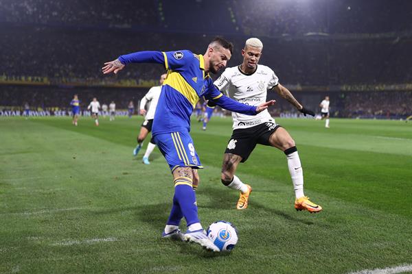 Darío Benedetto en acción con Boca Juniors