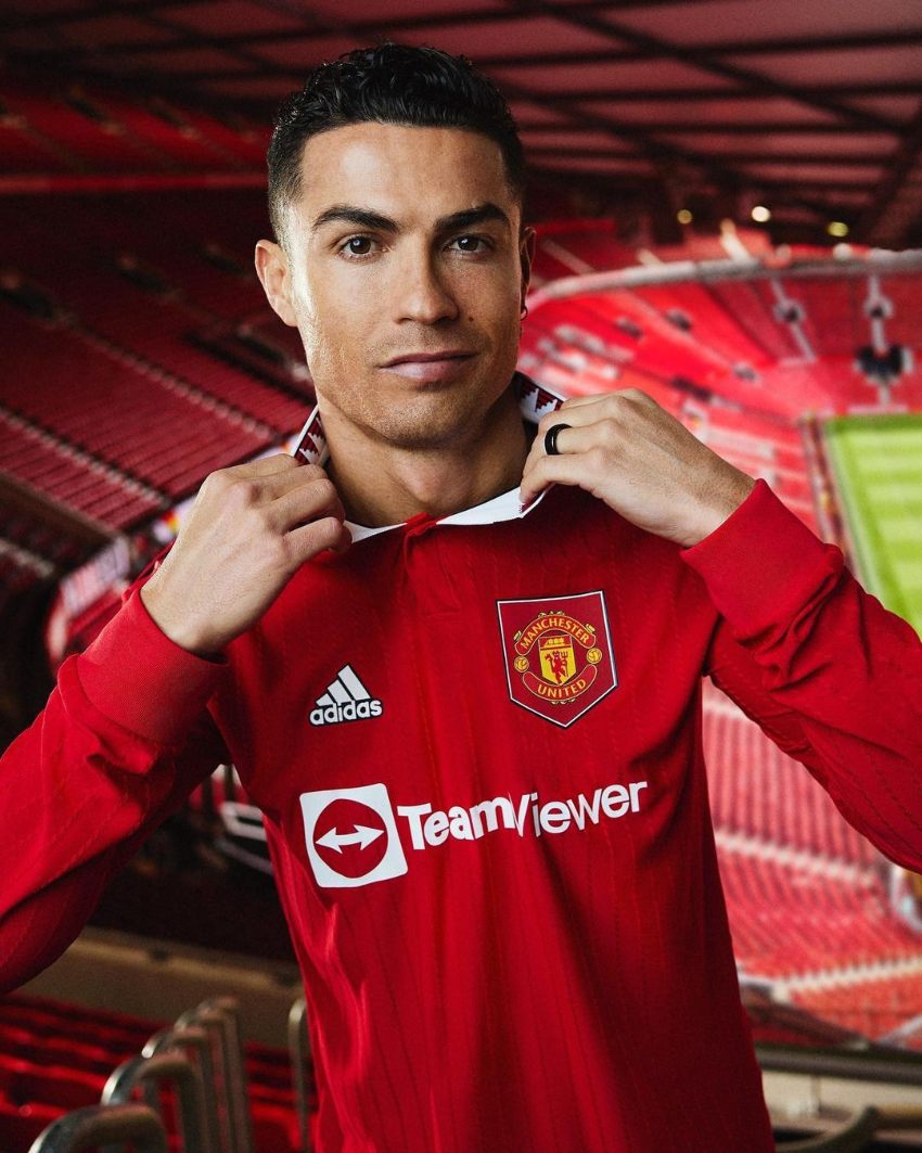 izquierda bruja Señal Manchester United presentó su nuevo uniforme de local para la Temporada  2022-23