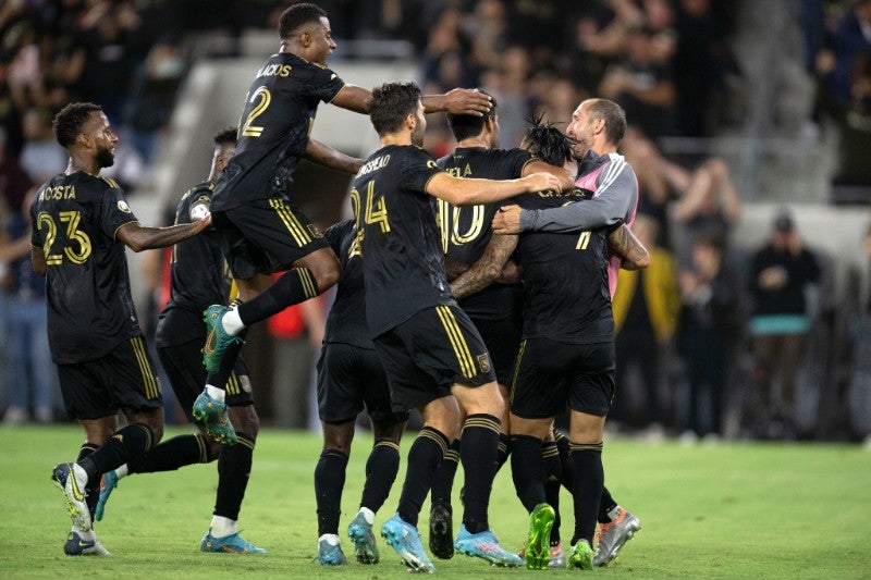 Jugadores de LAFC en festejo de gol