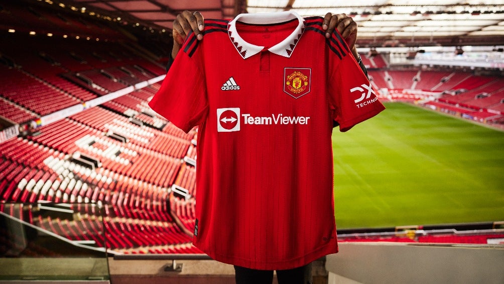 Manchester United presentó su nuevo uniforme de local para la Temporada