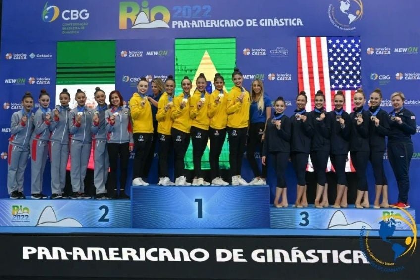 Atletas mexicanas tras obtener la medalla de plata
