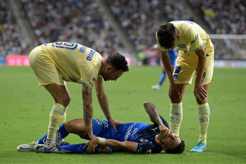 Joao Rojas tras lesionarse