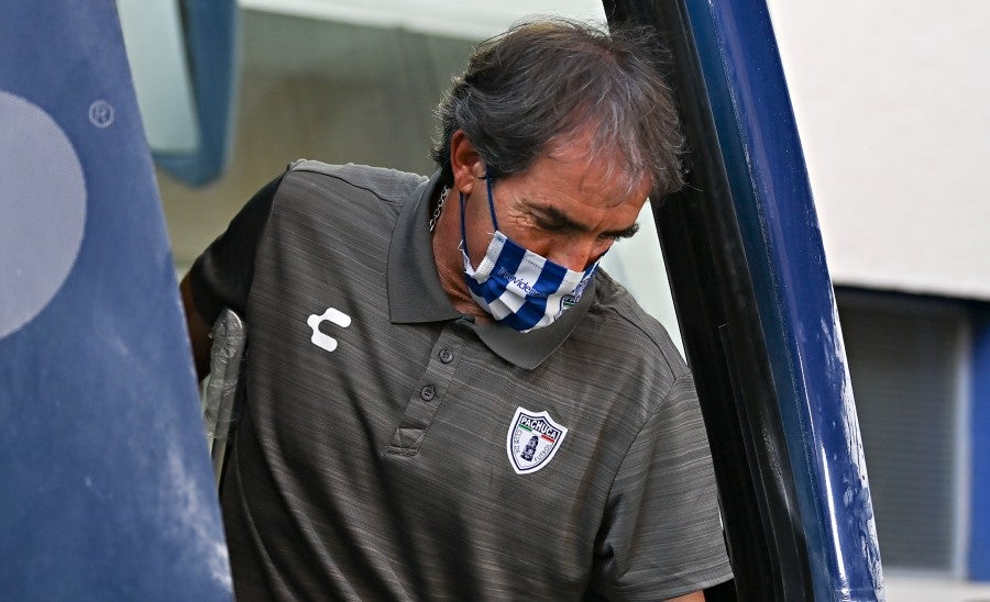 Almada llegando a juego de Pachuca