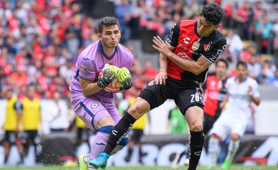 Sebastián durante juego ante Atlas