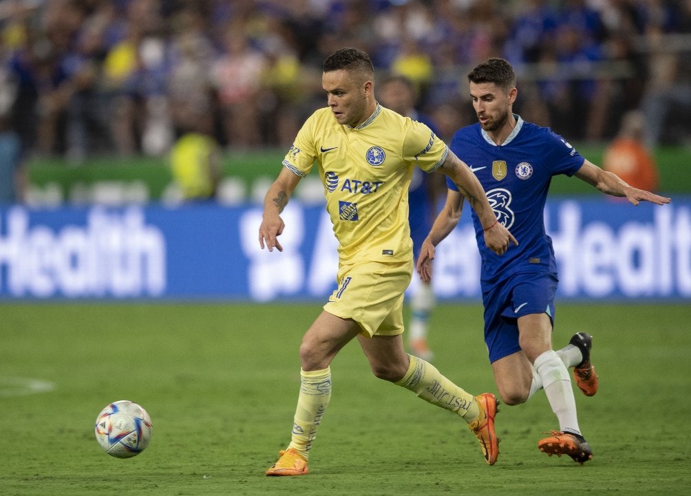 Jonathan Rodríguez ante el Chelsea