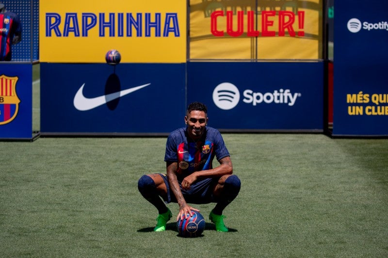 Raphinha en presentación con el Barcelona