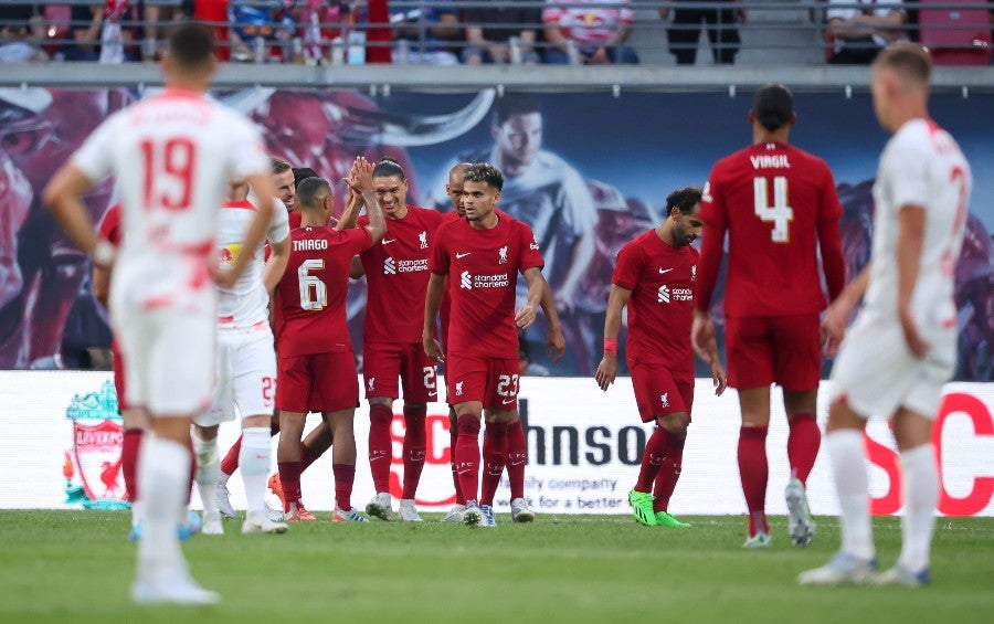 Jugadores del Liverpool celebran un gol