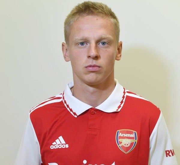 Alex Zinchenko firma con el Arsenal