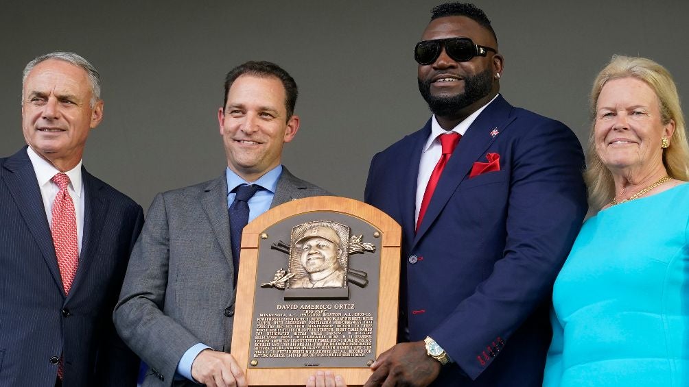 David Ortiz lució con su placa de investidura